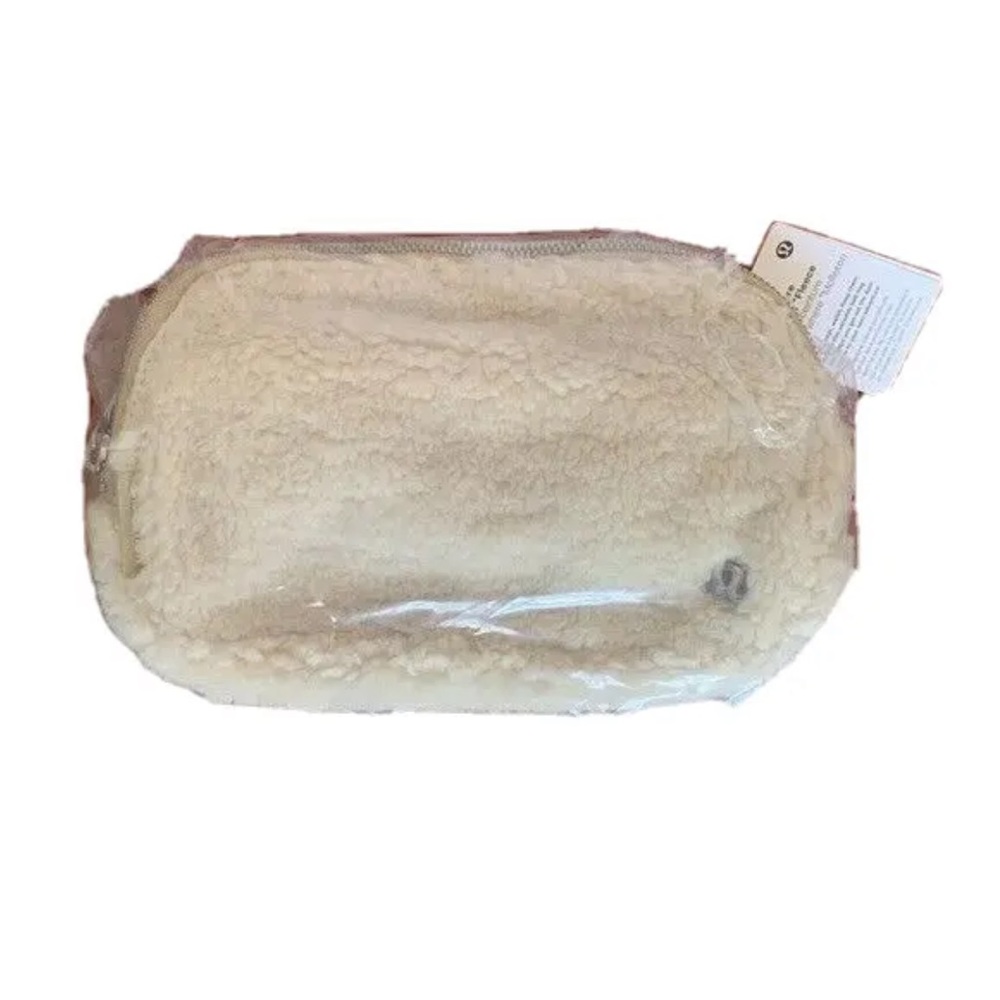 Lululemon Everywhere Belt Bag Fleece Sherpa Natural Ivory Fanny Pack Purse NWT - Picture 2 of 7